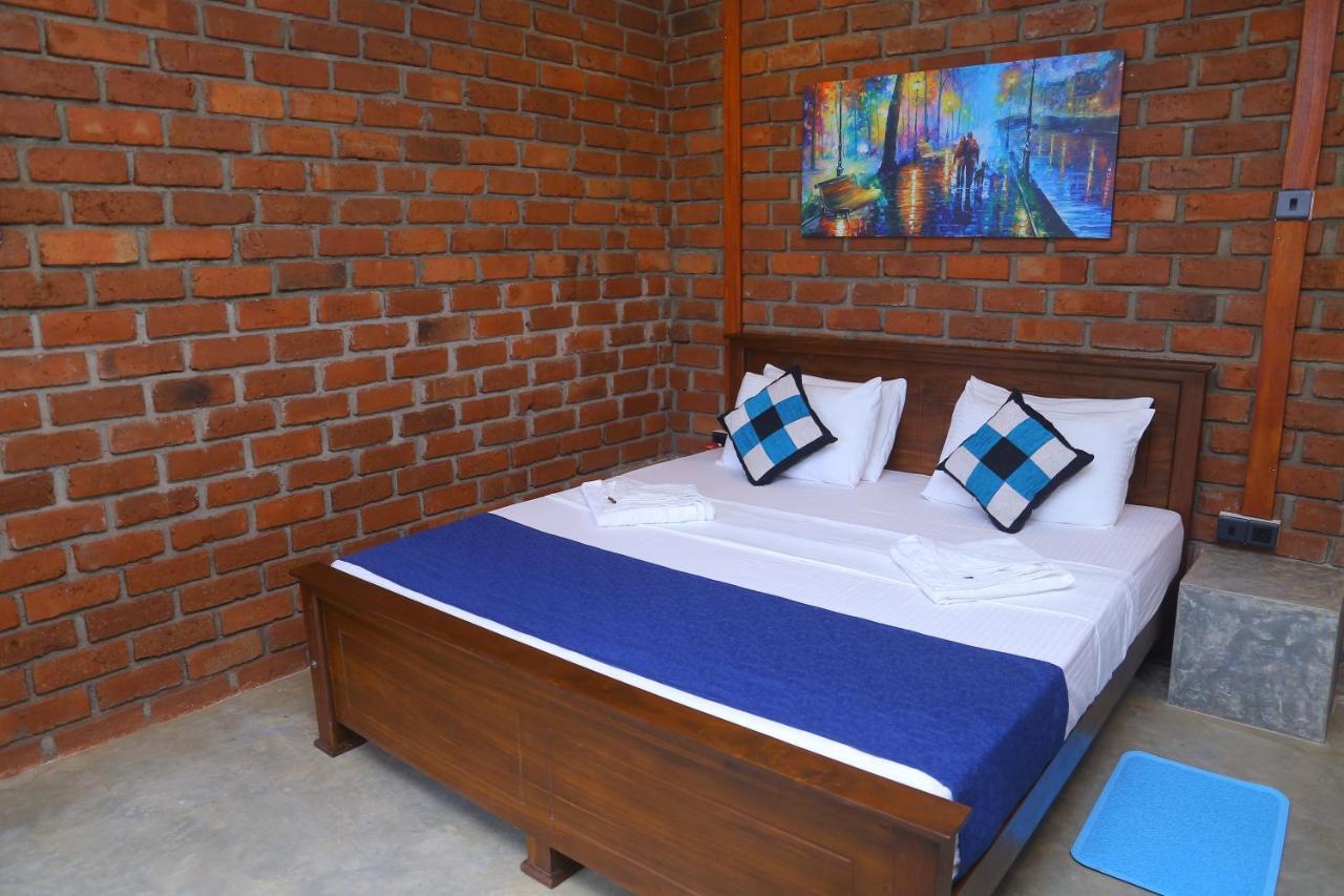 Hotel Click Hiriketiya Dikwella Exteriér fotografie