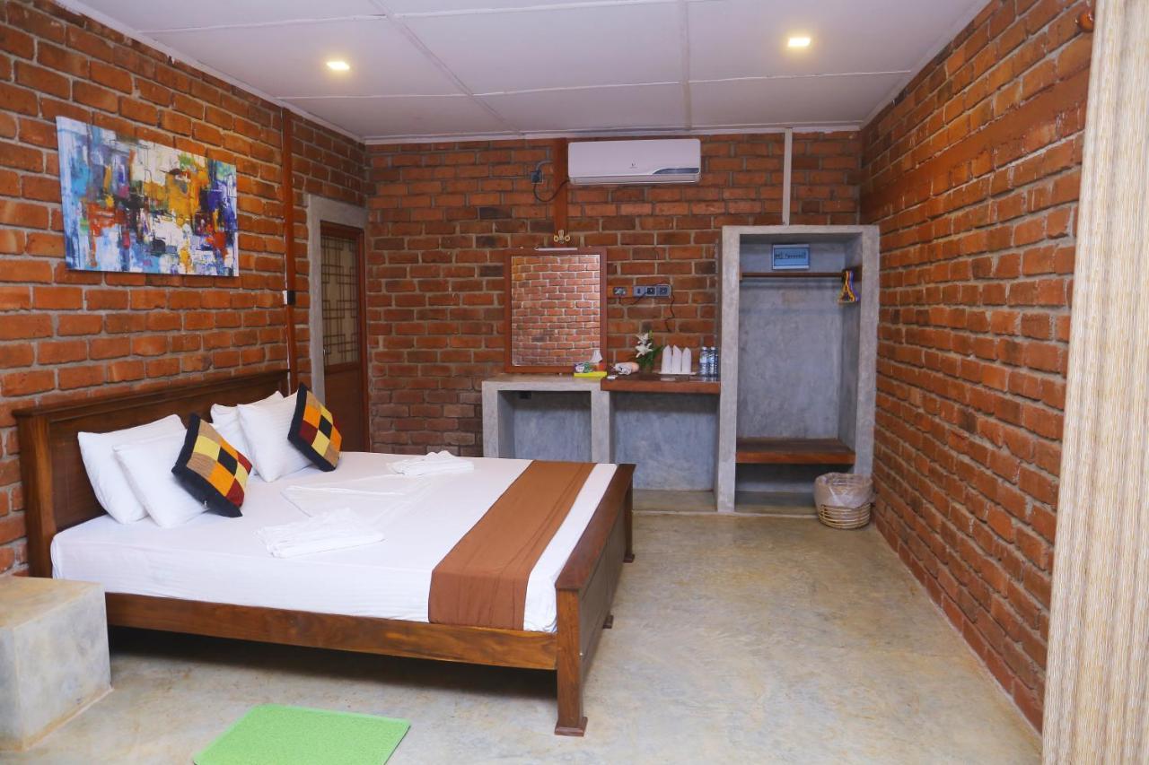 Hotel Click Hiriketiya Dikwella Exteriér fotografie