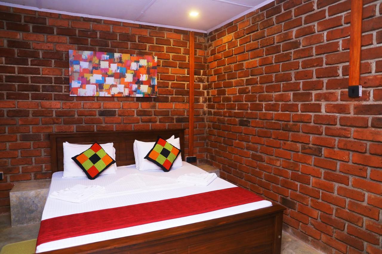 Hotel Click Hiriketiya Dikwella Exteriér fotografie
